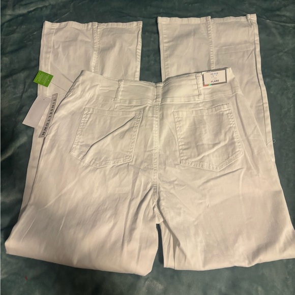 NWT Tinseltown white flare leg jeans. Size 13/31. 2 buttons. - Picture 5 of 8